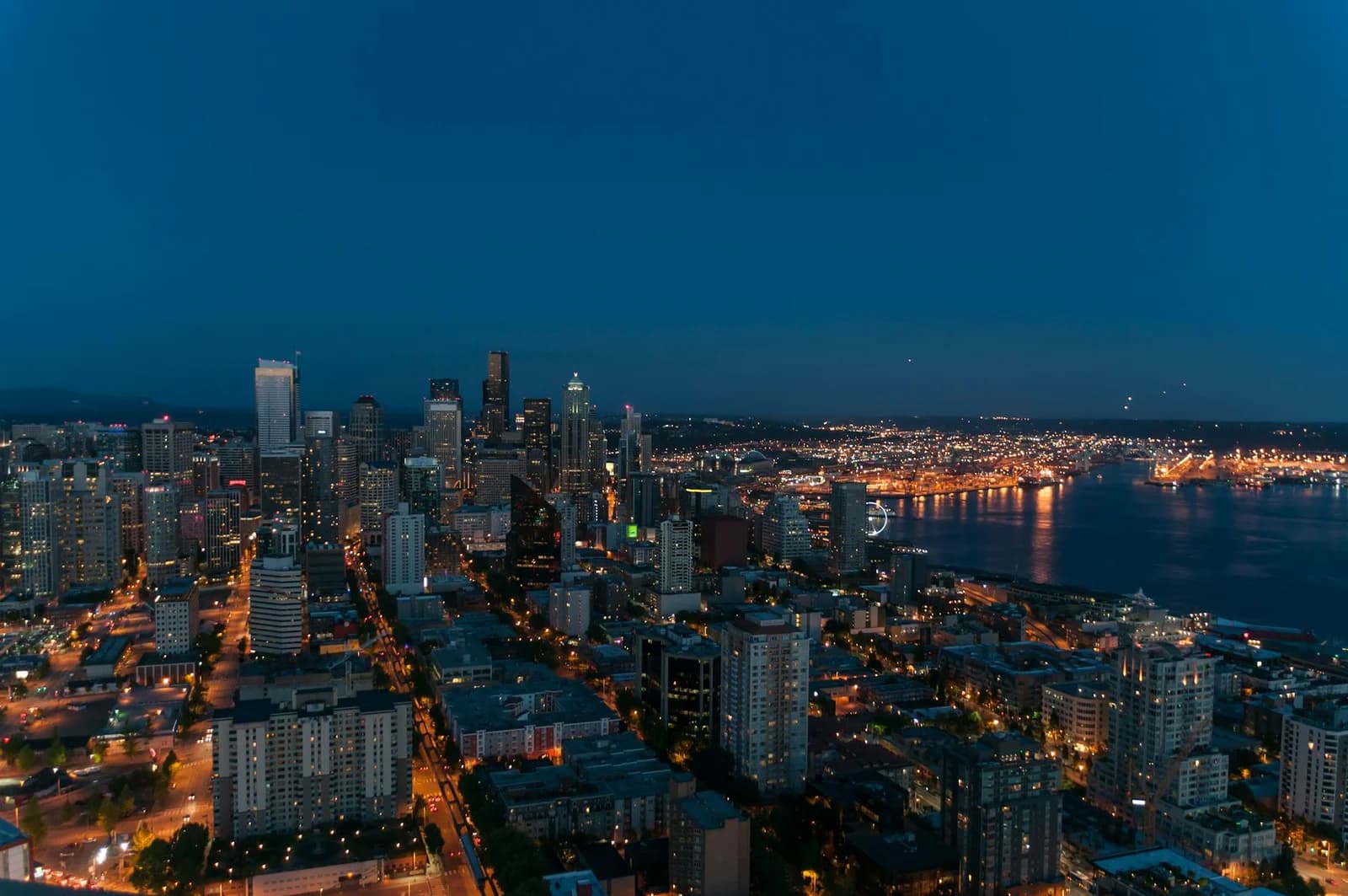 A breathtaking view of Seattle's skyline at twilight with city lights illuminating the urban landscape.